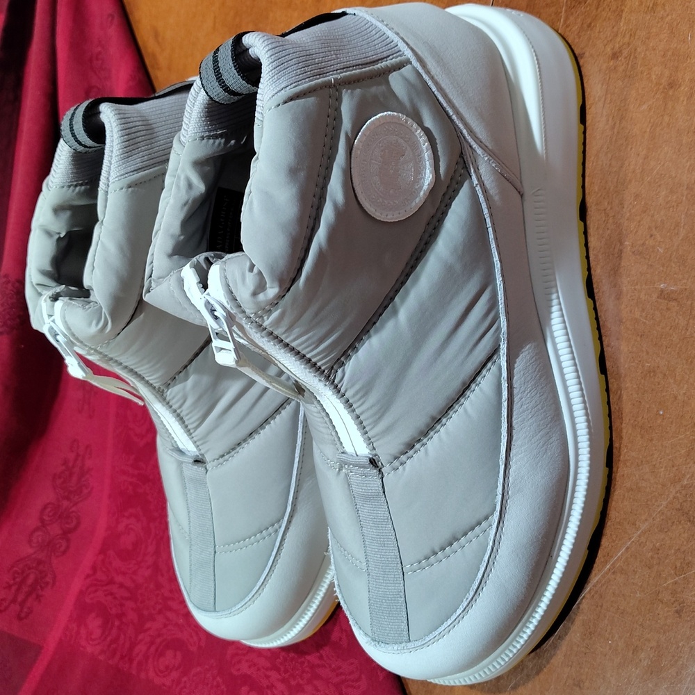 Gray Canada Goose Cypress Puffer Boots Women's Size 9
